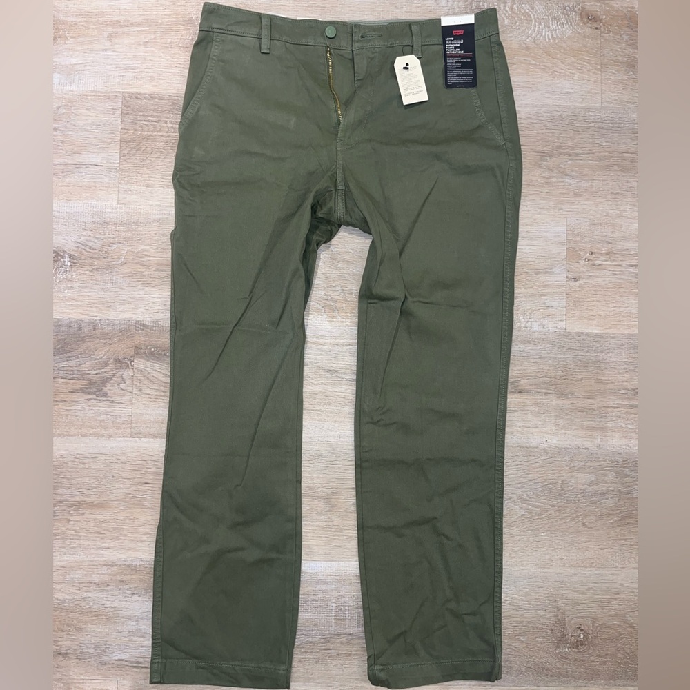 Levi's Men's Khaki Green Chinos